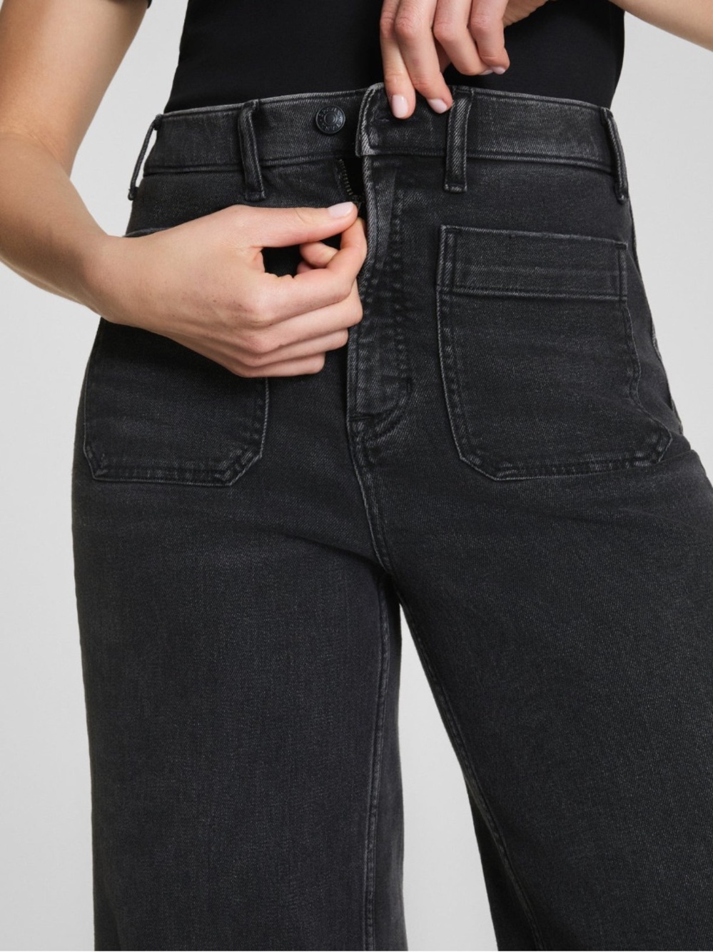 NWT!! SPANXshape® Authentic 360
Cropped Wide Leg Jeans with Patch Pockets|Carbon
